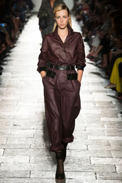 Look 25